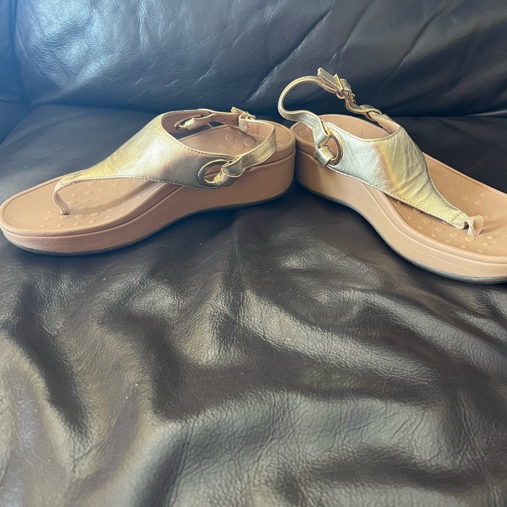 Vionic Gold Sandals New. Size 6